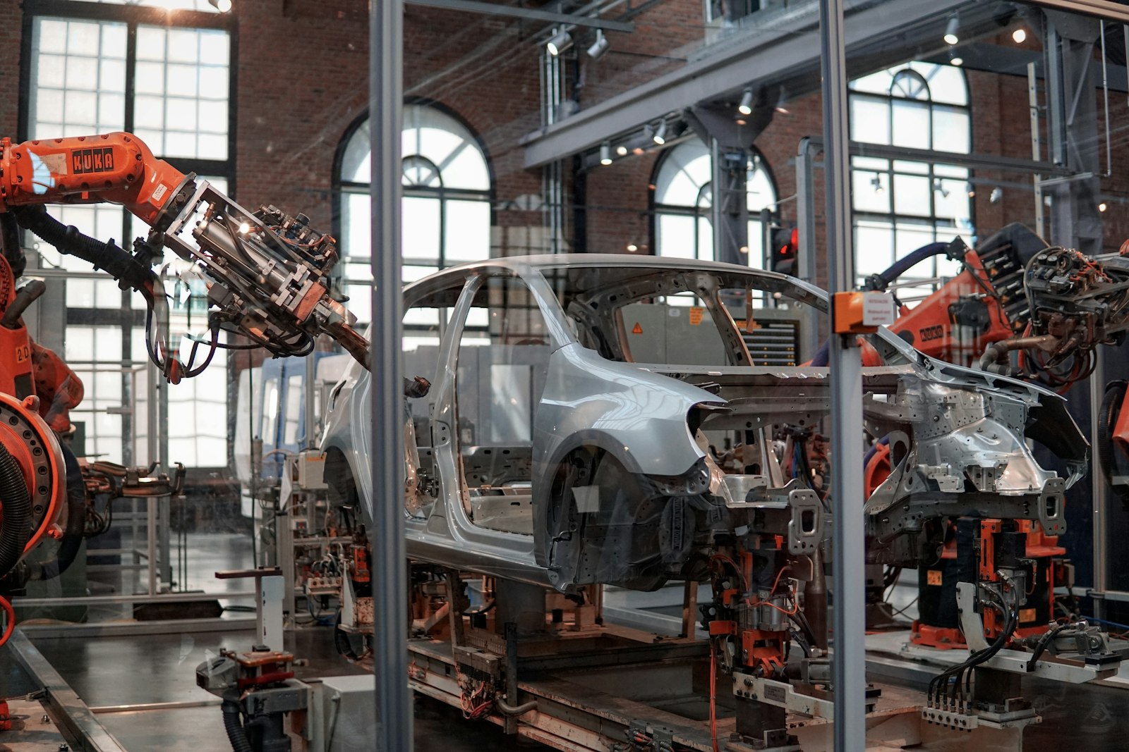 Automatisierte Fertigungsstraße in einem Industriebetrieb